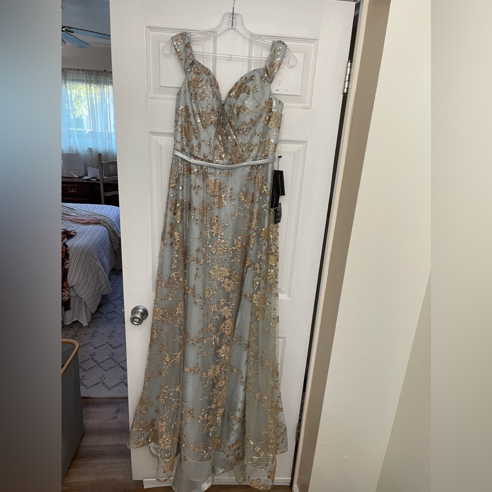 Cinderella Divine Size 12 BNWT Gold Mist Evening Gown